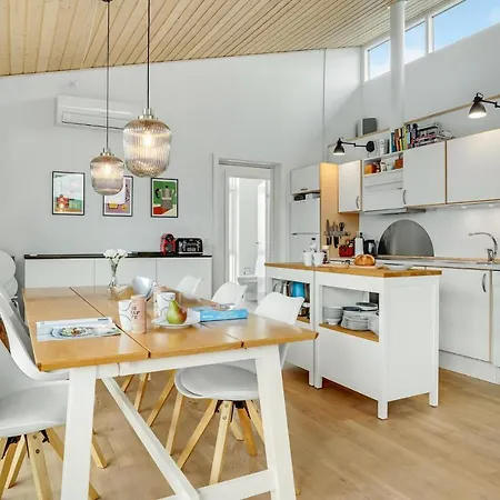 4 Bedroom In *