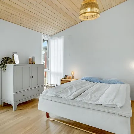 4 Bedroom In Holiday home *