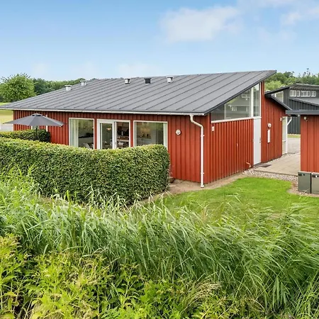 4 Bedroom In Holiday home